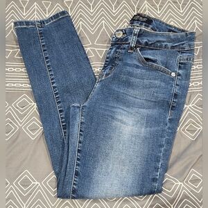 Judy Blue Midrise Distressed Capri Jeans Size 3/26